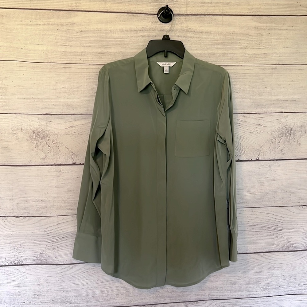 Size L Nine West olive green button down blouse